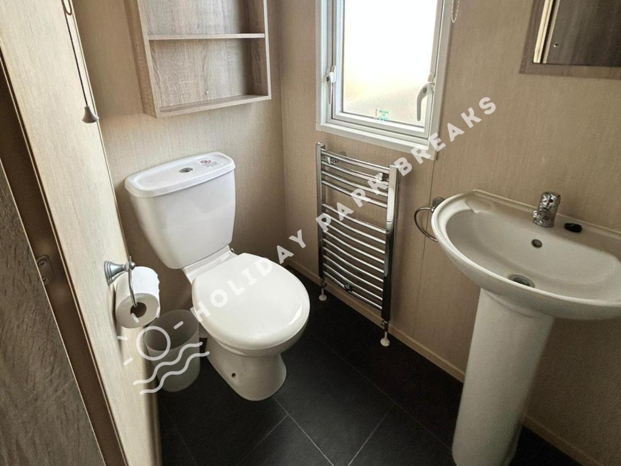 Haywood - 3 Bed Pet Friendly Holiday Home At Seal Bay Selsey Exterior photo