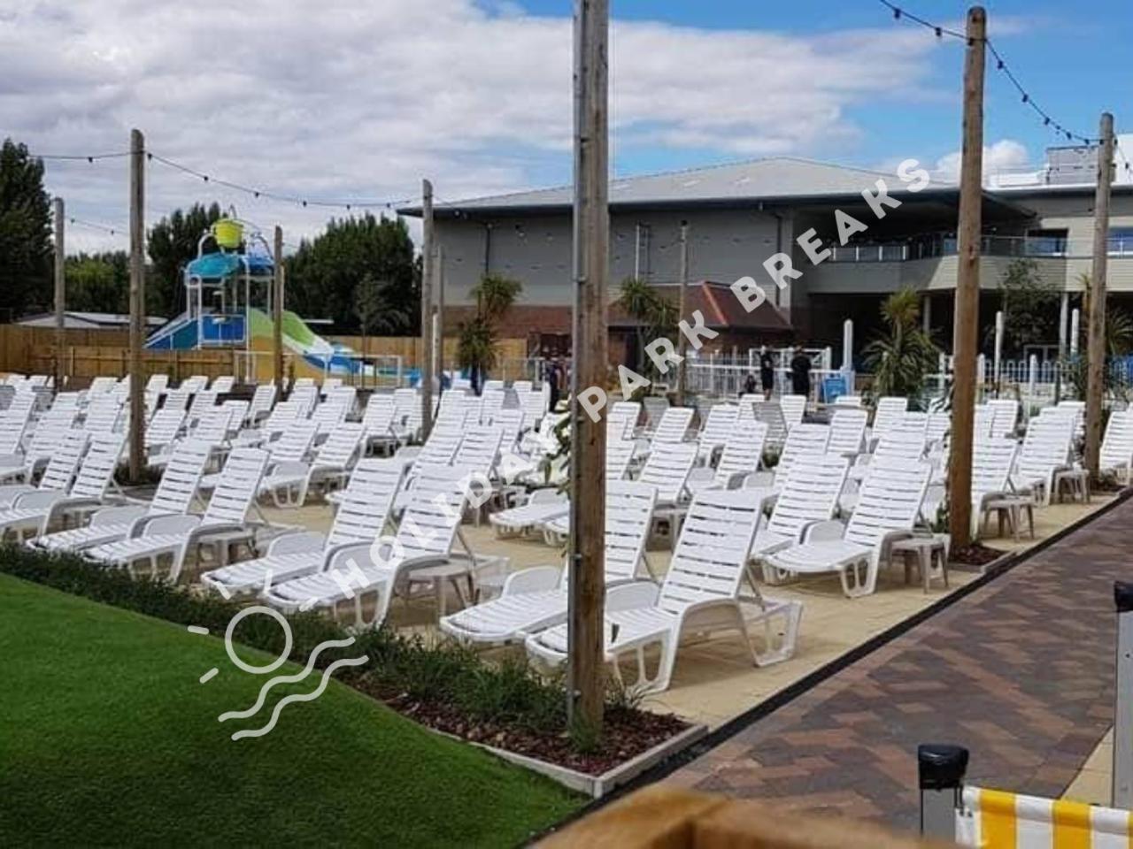 Haywood - 3 Bed Pet Friendly Holiday Home At Seal Bay Selsey Exterior photo